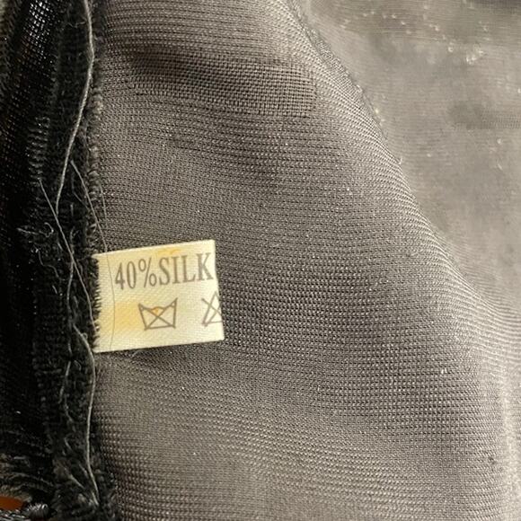 Besarani London vintage women's shawl/wrap scarf. - Picture 12 of 14